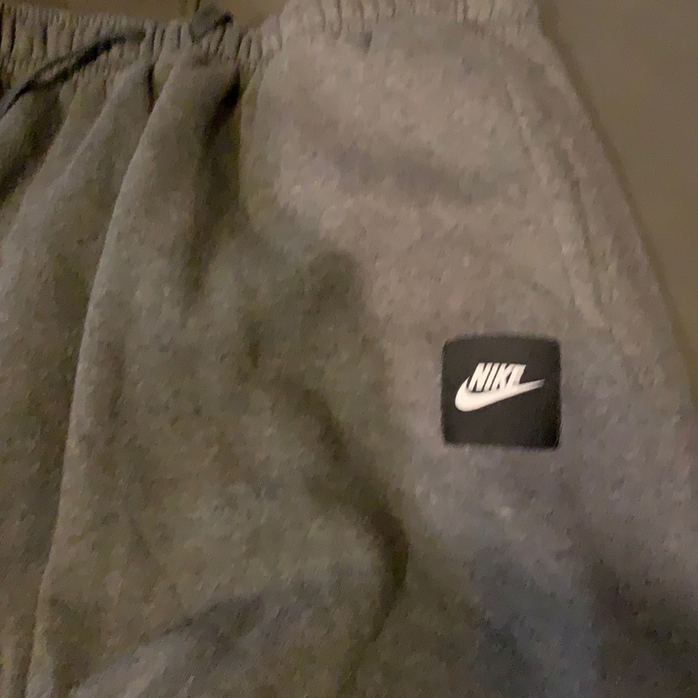 Nike joggers men lg gray no rips or holes